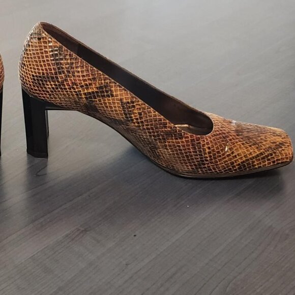 Stuart Weitzman animal print snake leather low heel shoes - Picture 4 of 11